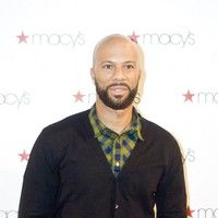 Common signs copies of his new book 'One Day It'll All Make Sense' | Picture 83111